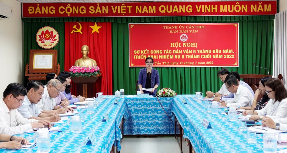 Nâng cao hiệu quả công tác dân vận Đồng chí Trần Thị Vĩnh Nghi phát biểu chỉ đạo hội nghị. Ảnh: NGỌC QUYÊN
