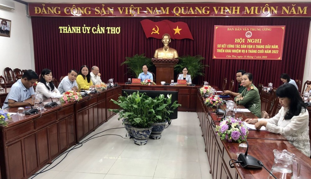 Đại biểu dự hội nghị tại điểm cầu Thành ủy Cần Thơ. Ảnh: Tâm Khoa