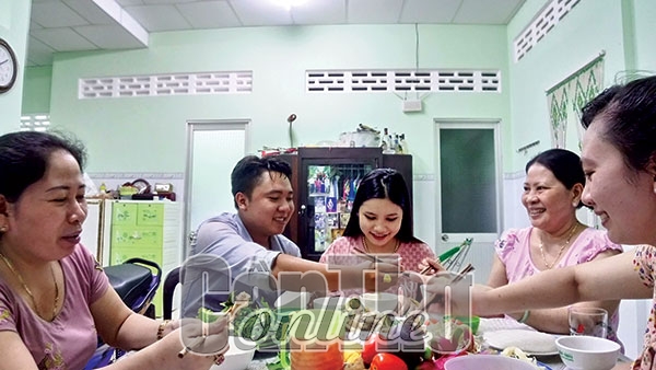 "Tương kính như tân"