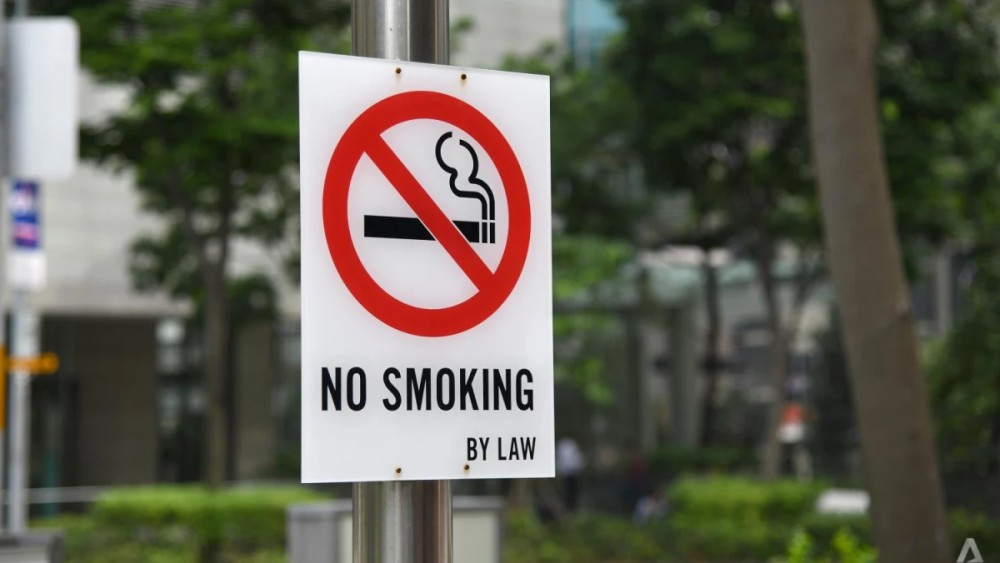 Biển báo tại một khu vực cấm hút thuốc ở Singapore. Ảnh: CNA