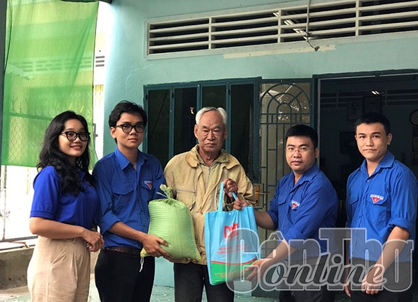 Tuổi trẻ Đại học Nam Cần Thơ chung tay xây dựng nông thôn mới và văn minh đô thị