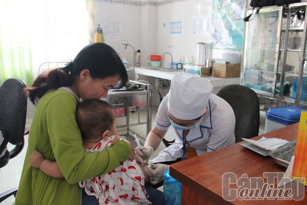 Tiêm bổ sung vaccine phòng bại liệt