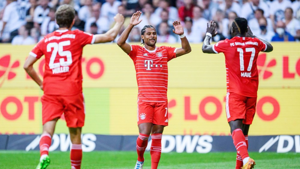 Không còn “số 9” thực thụ, Bayern vẫn sống khỏe Bộ ba cầu thủ Muller, Gnabry (giữa) và Mane. Ảnh: ESPN