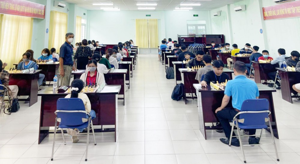 Đoàn Ninh Kiều đang đứng thứ Nhì trên bảng tổng sắp với 17 HCV, 20 HCB, 12 HCĐ, trong đó môn cờ vua góp 3 HCV. Quận Ninh Kiều đăng cai tổ chức môn cờ vua với sự tham gia của 70 VĐV đến từ 10 đơn vị, diễn ra từ ngày 10 đến 14-8.