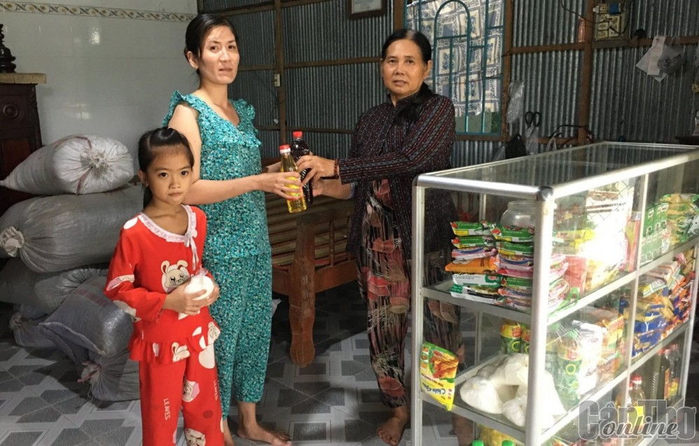 Vốn vay ưu đãi cải thiện cuộc sống người dân Hộ dân phường Thuận Hưng vay vốn ưu đãi mở tiệm tạp hóa, tăng thu nhập.