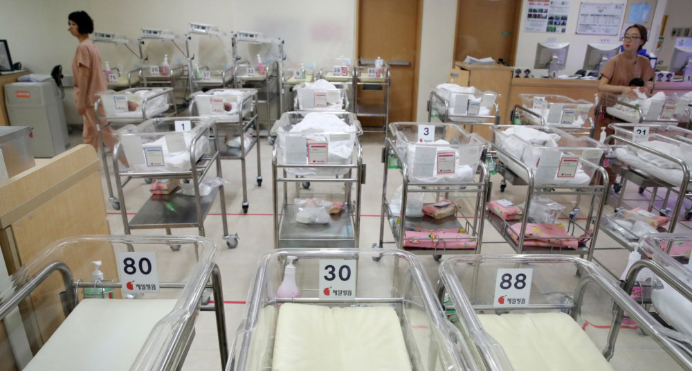 Hàn Quốc lại phá kỷ lục thế giới về tỷ lệ sinh thấp Tổng tỷ suất sinh của Hàn Quốc đã giảm trong năm thứ 6 liên tiếp. Ảnh: FT