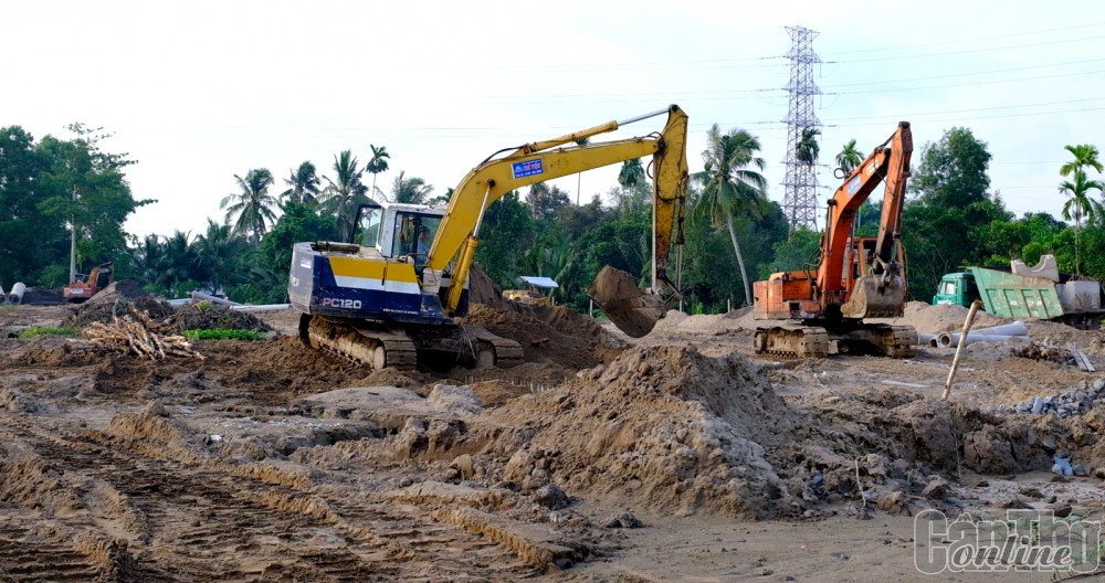 Ngành TN&MT thành phố phối hợp với các đơn vị liên quan triển khai thực hiện đồng bộ giải pháp để nâng cao hiệu quả quản lý lĩnh vực đất đai. Ảnh chụp công trình dự án Khu tái định cư huyện Phong Điền.