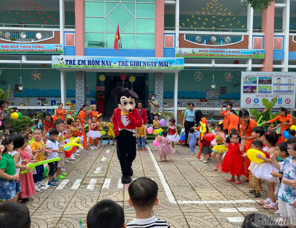 Các bé Trường Mầm non Tuổi Ngọc, quận Ninh Kiều trong hoạt động đầu năm học mới 2022-2023.