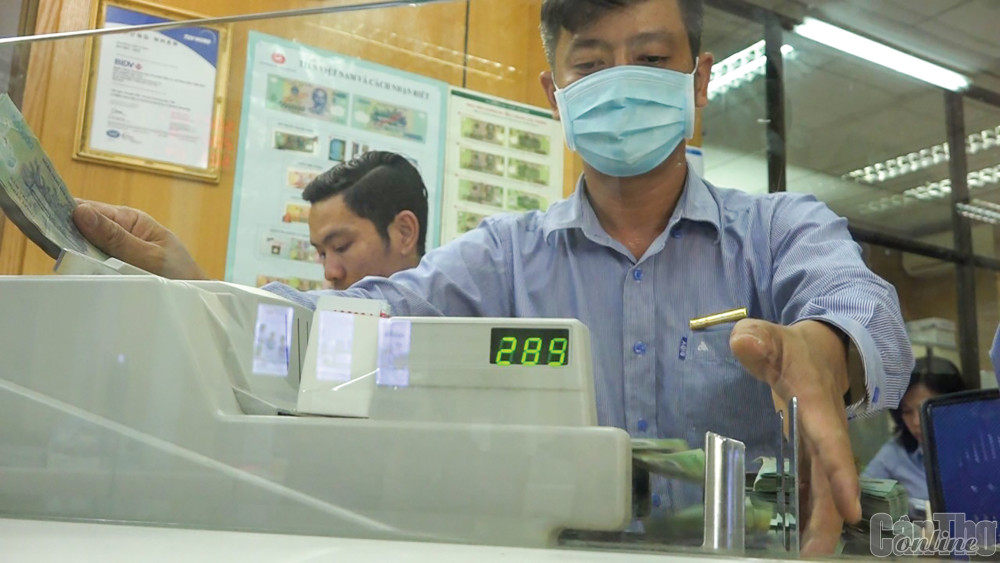 Vốn tín dụng ngân hàng cung ứng vốn chủ lực cho nền kinh tế.