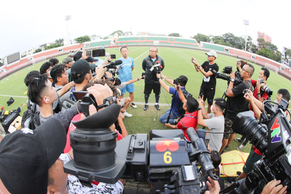 Ông Park có dấu hiệu căng thẳng trước AFF Cup 2022. Ảnh: ANH HUY