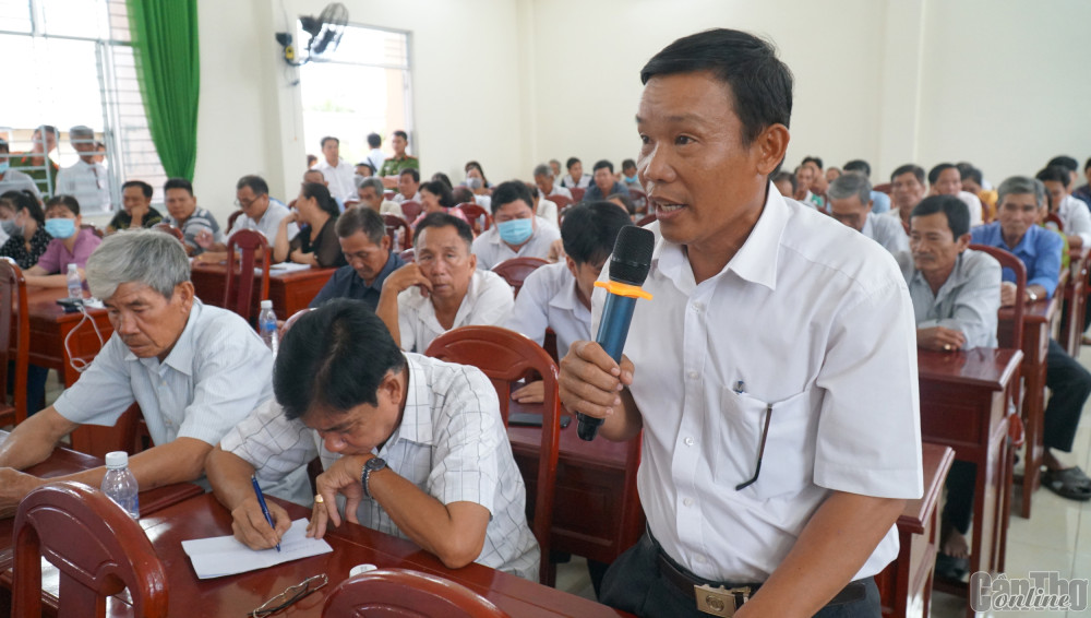 Cử tri huyện Thới Lai kiến nghị đến Quốc hội, Chính phủ và lãnh đạo thành phố giải quyết những vấn đề mình quan tâm.