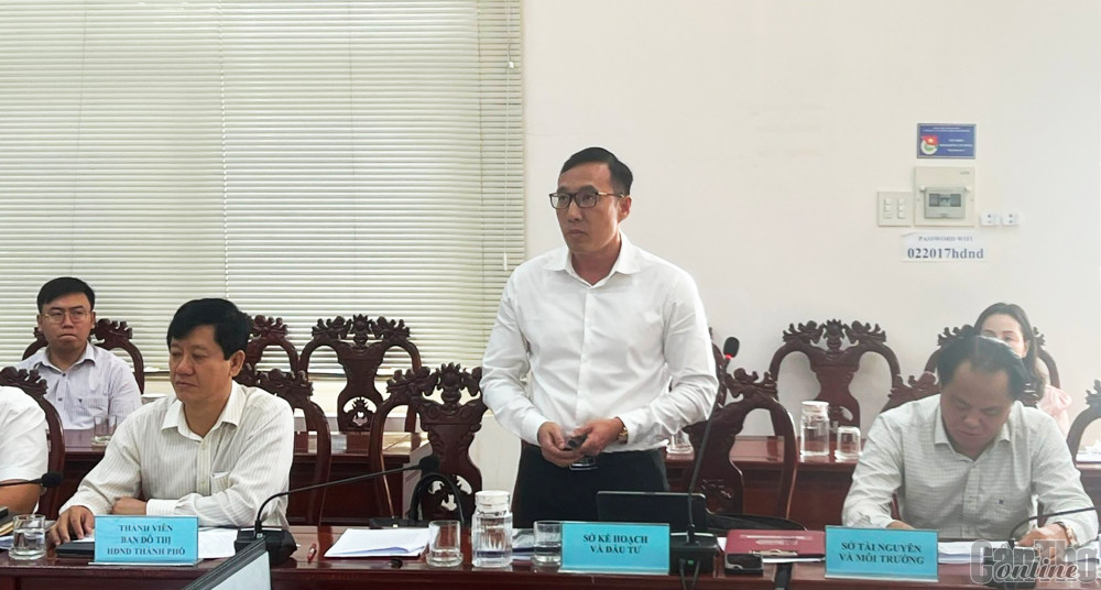 Các đại biểu tham gia đóng góp ý kiến tại buổi giám sát.