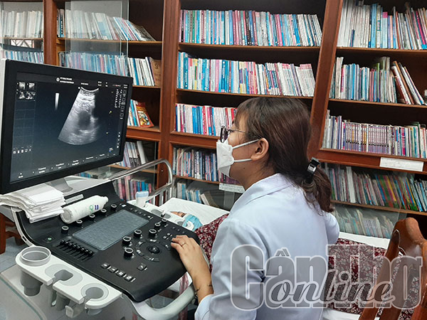 Khám chữa bệnh, cấp thuốc miễn phí và tặng quà cho người dân huyện Thới Lai