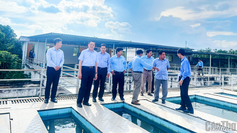 Phấn đấu thực hiện đạt các chỉ tiêu sản xuất kinh doanh năm 2022 Lãnh đạo thành phố cùng các sở, ngành hữu quan tham quan các hoạt động tại nhà máy của Công ty CP cấp nước Cần Thơ 2.