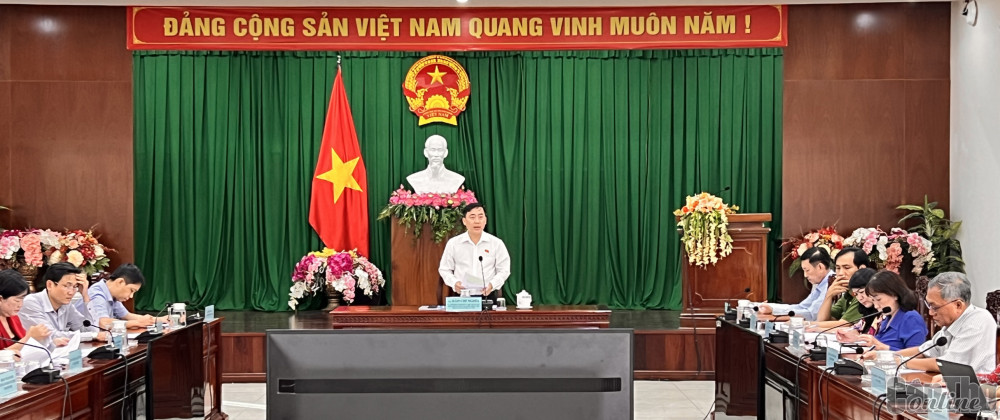 Ông Đào Chí Nghĩa, Phó trưởng Đoàn chuyên trách Đoàn đại biểu Quốc hội TP Cần Thơ, phát biểu tại hội nghị.