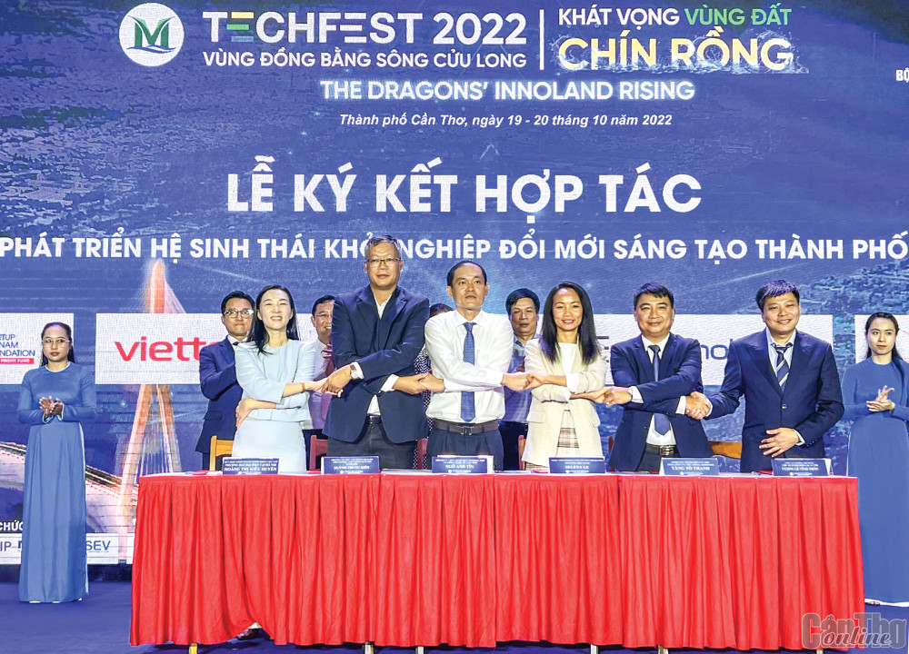 Sở Khoa học và Công nghệ TP Cần Thơ cùng các chuyên gia, các nhà đầu tư thiên thần, vườn ươm DN ký kết hợp tác hỗ trợ phát triển hệ sinh thái KNĐMST TP Cần Thơ.