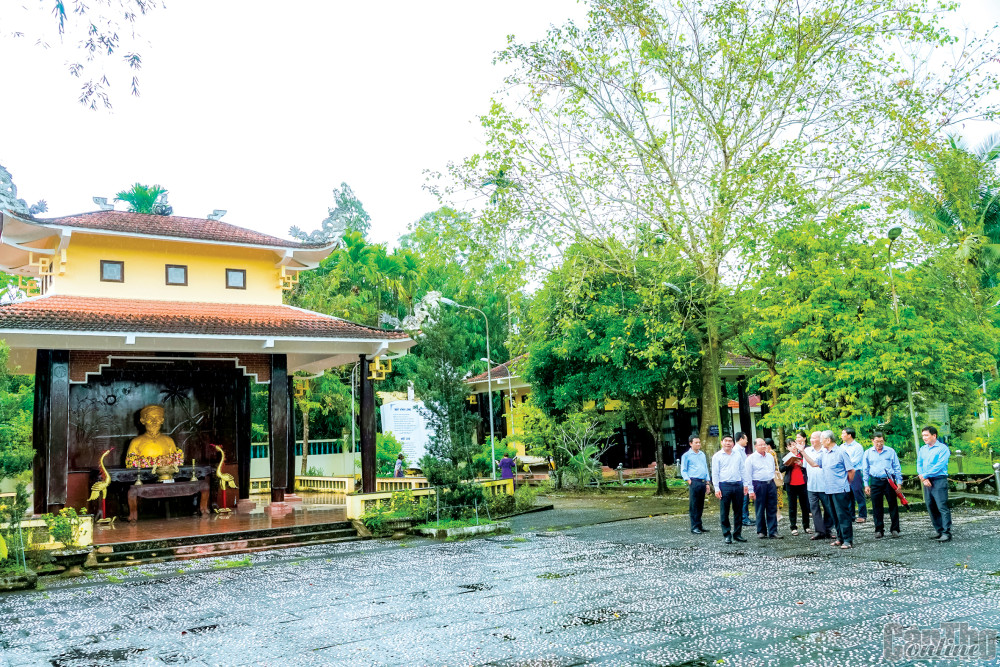 Di tích quốc gia Mộ nhà thơ Phan Văn Trị (huyện Phong Điền) cần được mở rộng, nâng cấp.