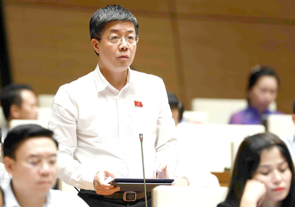 Đại biểu Quốc hội thành phố Cần Thơ Nguyễn Mạnh Hùng phát biểu. Ảnh: AN ĐĂNG - TTXVN