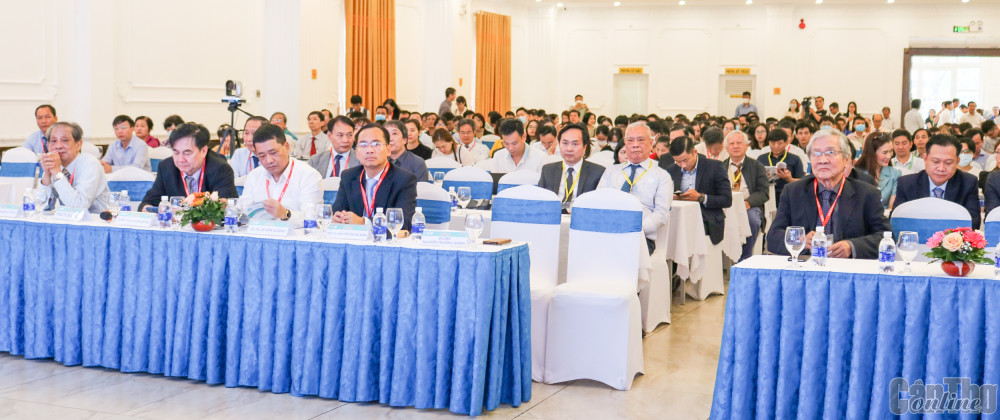 500 chuyên gia, nhà khoa học, thầy thuốc công tác lĩnh vực ung bướu tham dự hội thảo.