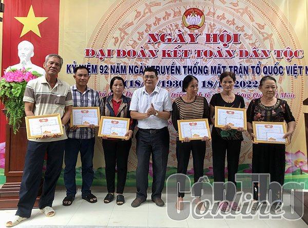 Vui Ngày hội đoàn kết