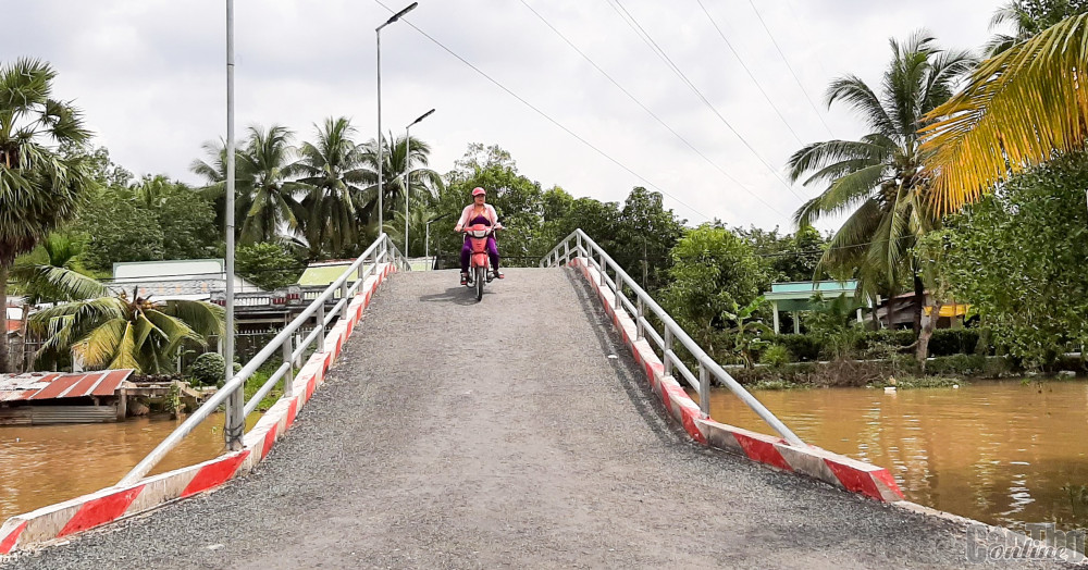 Nhiều cây cầu, tuyến đường ở khu vực Bình Lợi được nâng cấp khang trang, giao thương thuận tiện, an toàn.