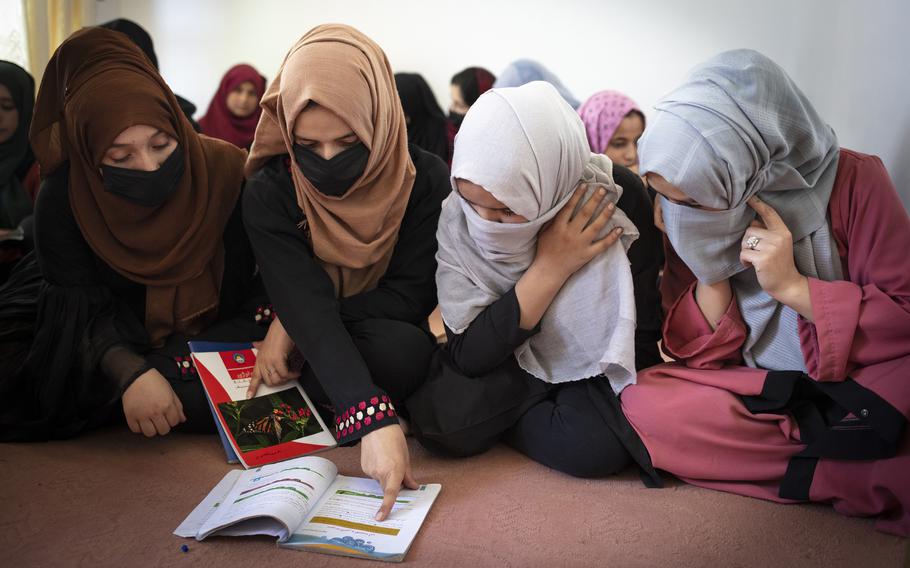 Những ngôi trường bí mật ở Afghanistan