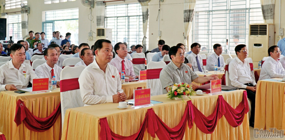 Thủ tướng Phạm Minh Chính và các đại biểu dự Ngày hội ĐĐK toàn dân tộc tại xã Nhơn Ái. Ảnh: ANH DŨNG