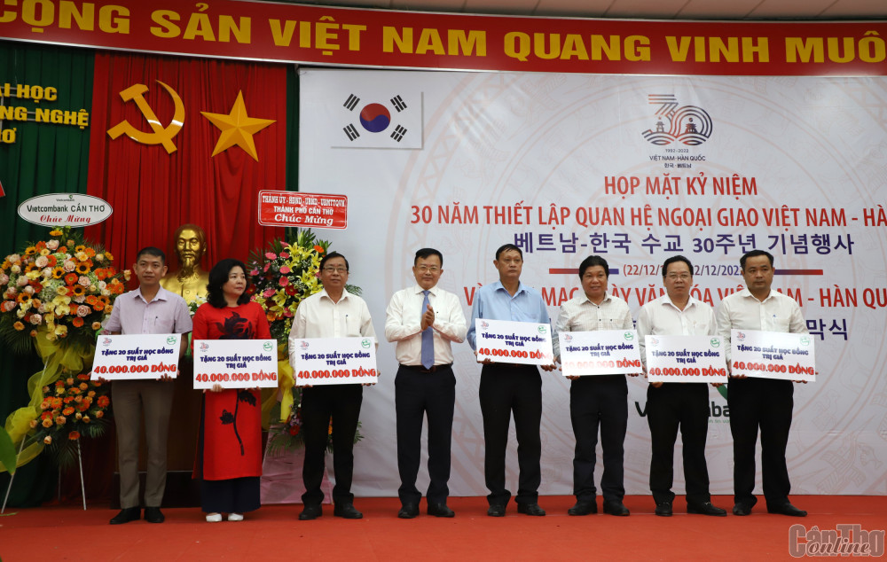 Họp mặt kỷ niệm 30 năm thiết lập quan hệ ngoại giao giữa Việt Nam và Hàn Quốc