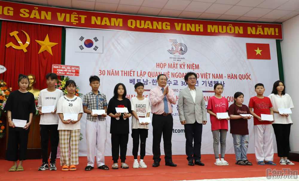 Họp mặt kỷ niệm 30 năm thiết lập quan hệ ngoại giao giữa Việt Nam và Hàn Quốc