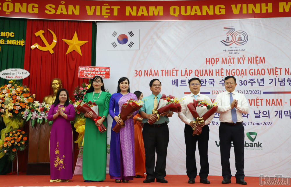 Họp mặt kỷ niệm 30 năm thiết lập quan hệ ngoại giao giữa Việt Nam và Hàn Quốc