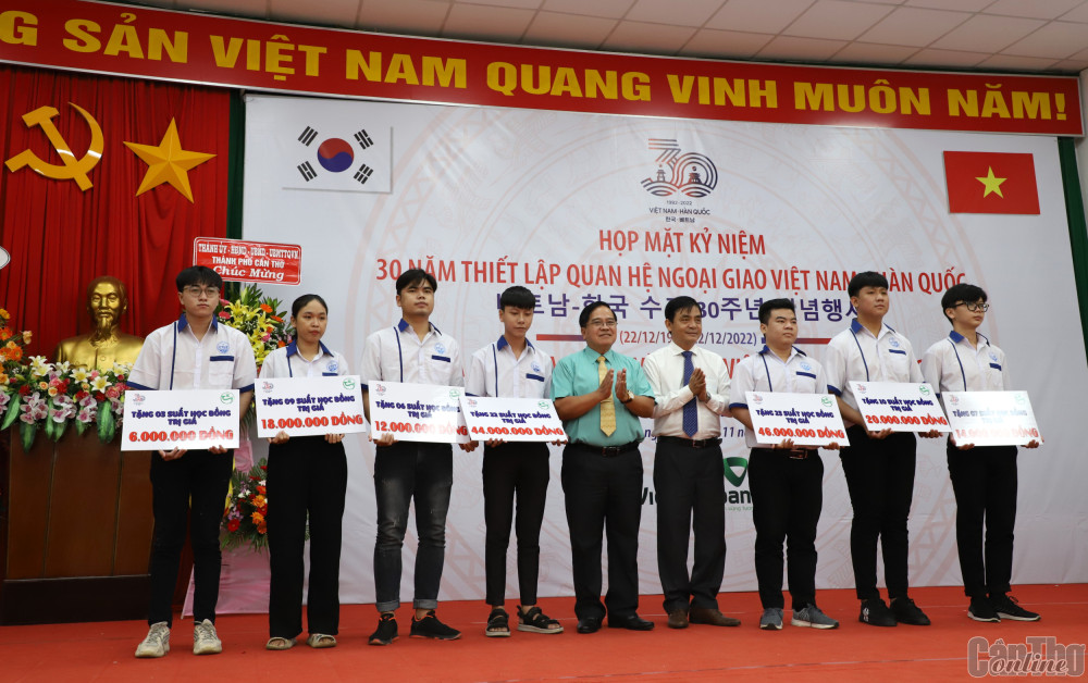 Họp mặt kỷ niệm 30 năm thiết lập quan hệ ngoại giao giữa Việt Nam và Hàn Quốc