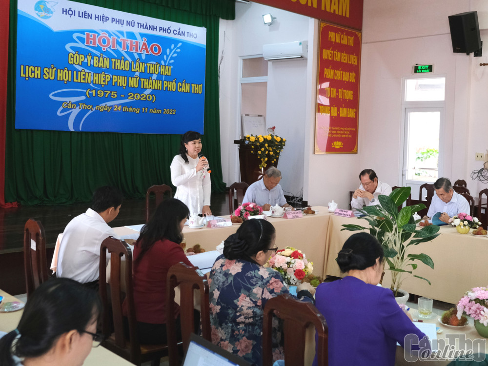 Bà Võ Kim Thoa, Chủ tịch Hội LHPN TP Cần Thơ phát biểu tại Hội thảo.