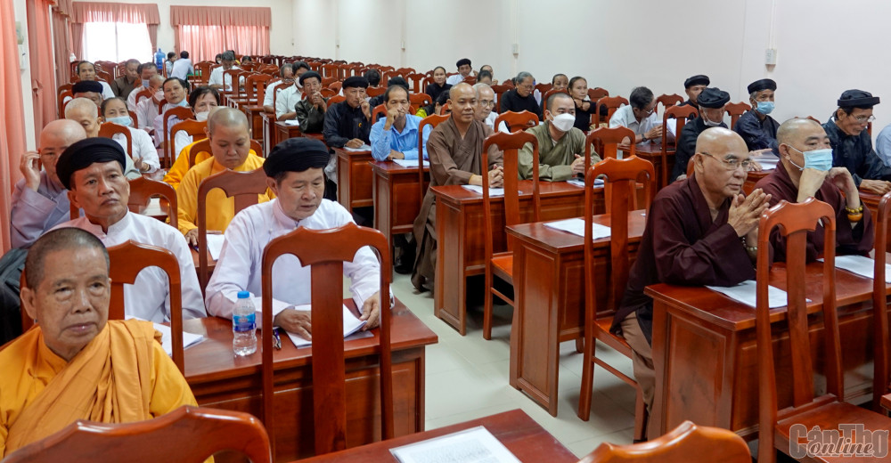 Chức sắc, chức việc các tôn giáo nghe triển khai Nghị quyết Hội nghị lần thứ 5 Ban Chấp hành (BCH) Trung ương Đảng khóa XIII.