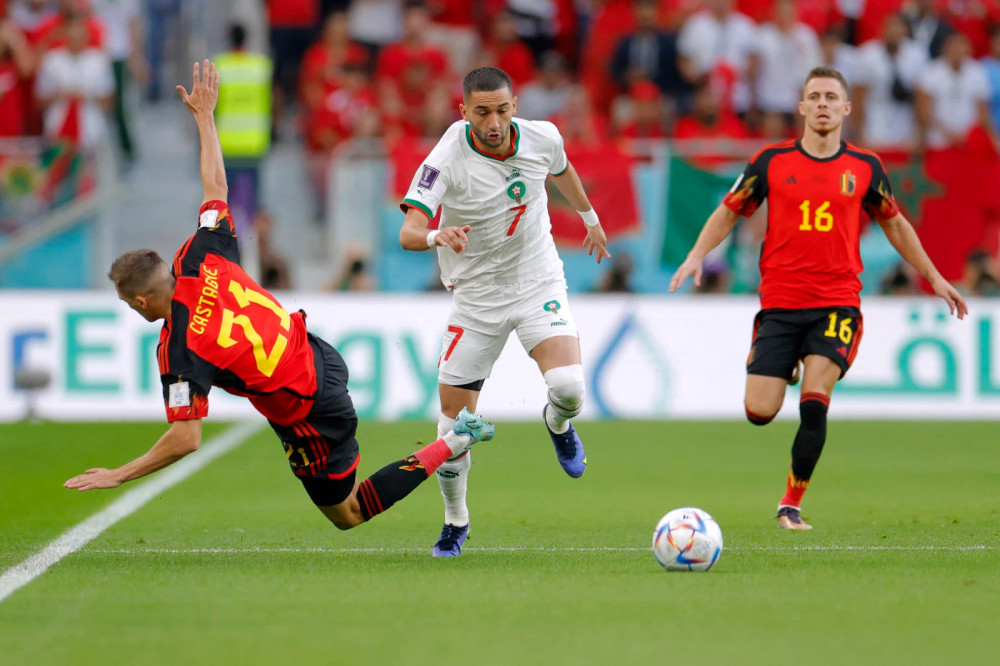 Tiền đạo Ziyech (giữa) của Ma-rốc làm khổ các cầu thủ Bỉ ở trận thắng 2-0. Ảnh: Chelsea FC