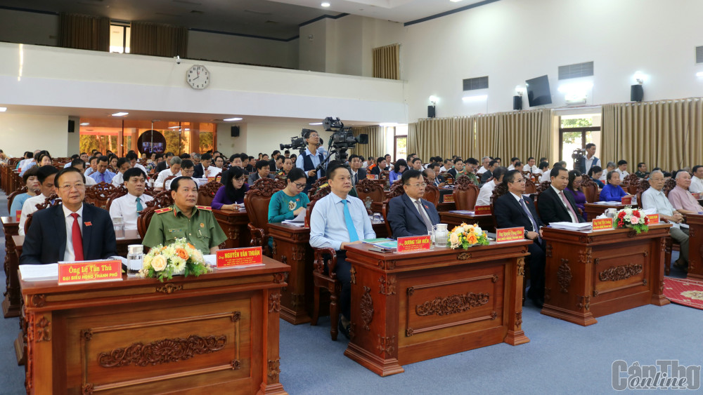 Các đại biểu tham dự kỳ họp thứ 9 của HĐND khóa X, nhiệm kỳ 2021-2026. Ảnh: ANH KHOA