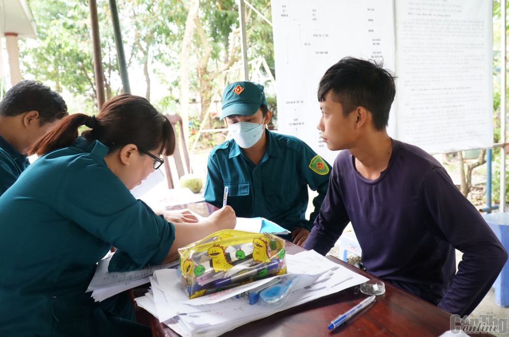Thanh niên quận Ninh Kiều khám sức khỏe NVQS năm 2023.