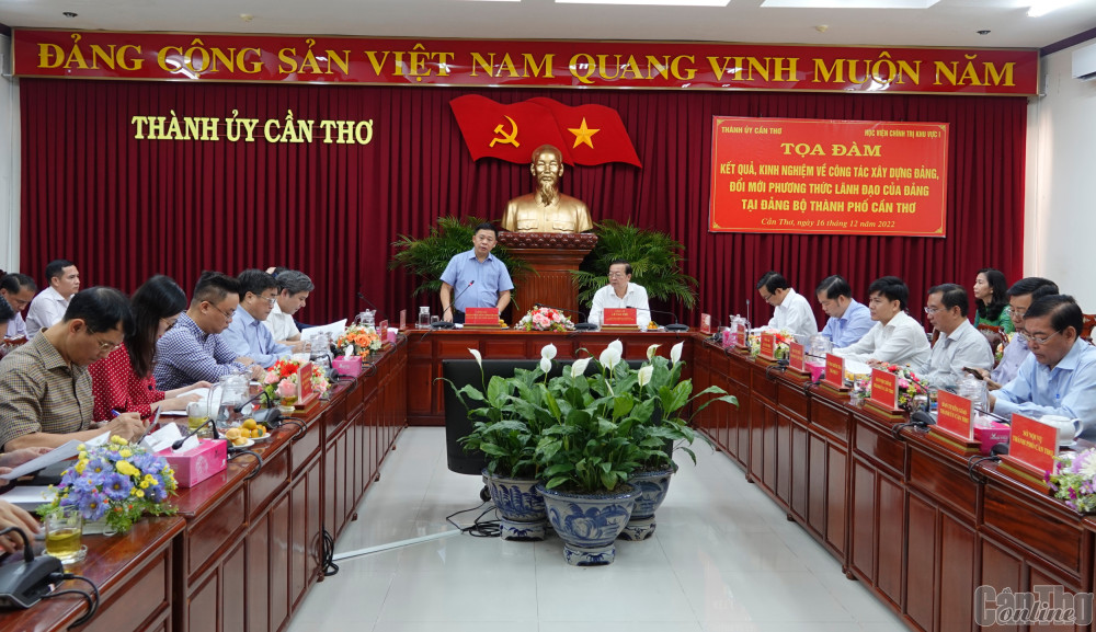 Trao đổi kết quả, kinh nghiệm trong công tác xây dựng Đảng và đổi mới phương thức lãnh đạo của Đảng