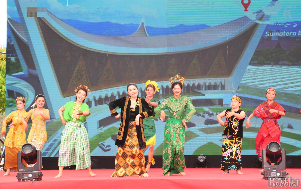 Một tiết mục múa truyền thống Indonesia. Ảnh: N.H