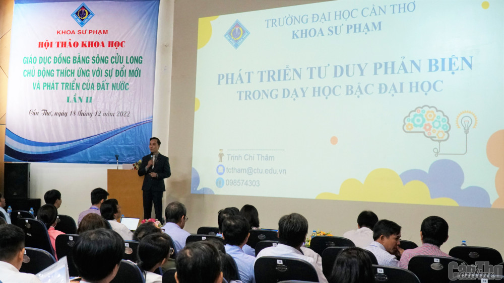 Cán bộ giảng viên Trường ĐHCT trình bày báo cáo tại hội thảo. Ảnh: B.NG