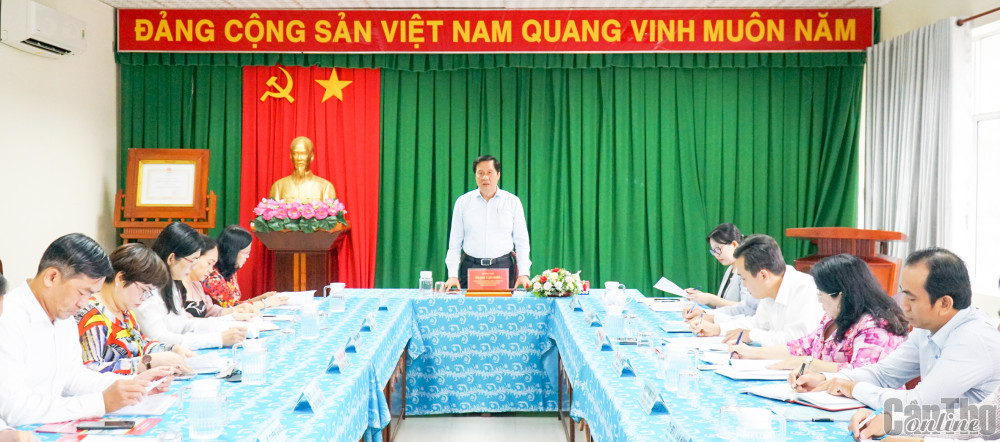 Đồng chí Phạm Văn Hiểu, Phó Bí thư Thường trực Thành ủy, Chủ tịch HĐND thành phố, phát biểu chỉ đạo tại hội nghị kiểm điểm của Ban Dân vận Thành ủy.