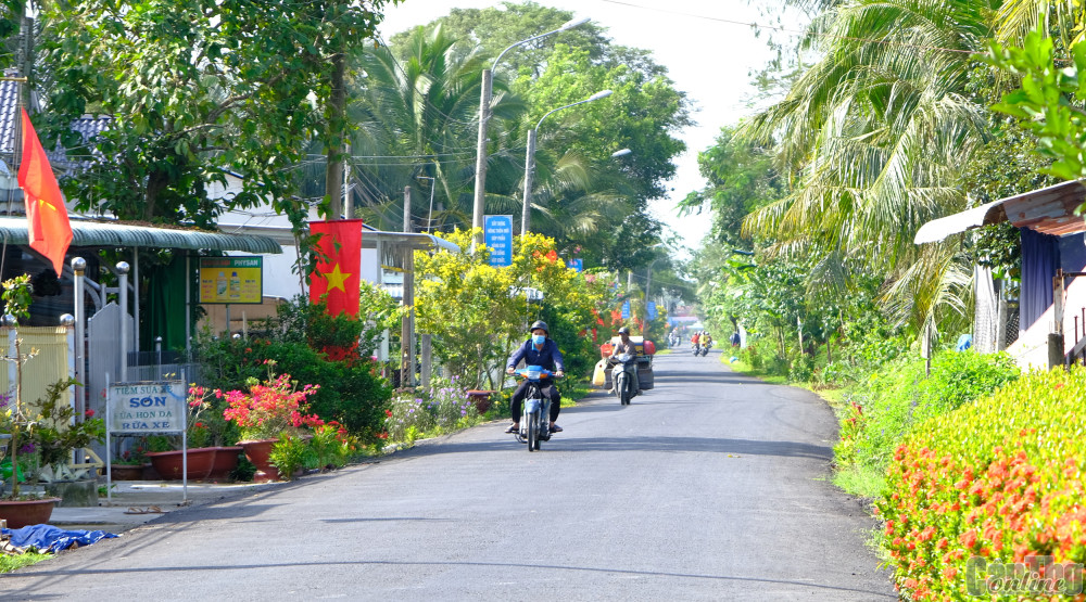Chương trình xây dựng NTM, NTM nâng cao, NTM kiểu mẫu góp phần thay đổi diện mạo nông thôn Cần Thơ. Trong ảnh: Đoạn đường đi qua xã NTM nâng cao Định Môn. Ảnh: T. TRINH