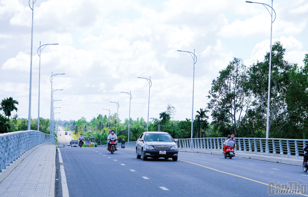 Cầu Vàm Xáng khánh thành vào tháng 5-2022, tạo sức bật mới phát triển kinh tế - xã hội xã Nhơn Nghĩa nói riêng và huyện Phong Điền nói chung.