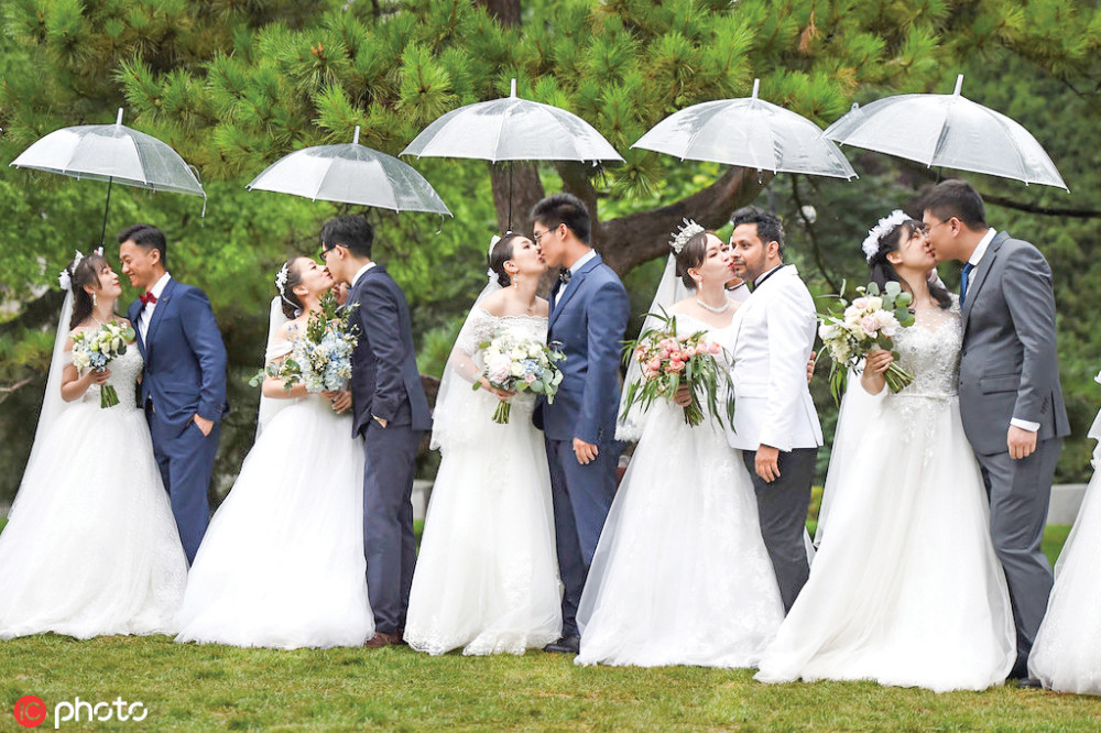 Một đám cưới tập thể tại Trung Quốc trước khi bùng phát COVID-19. Ảnh: SCMP