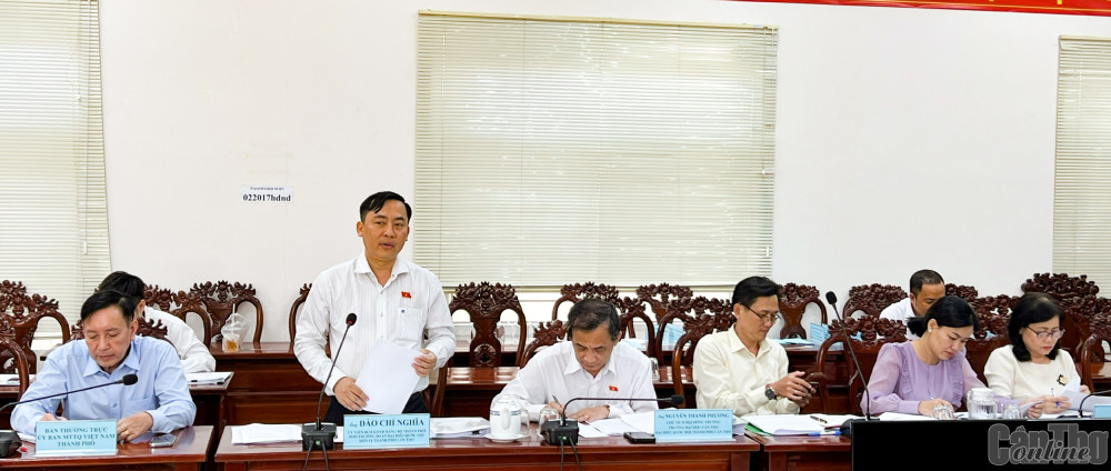 Đoàn đại biểu Quốc hội thành phố giám sát việc huy động, quản lý và sử dụng các nguồn lực phục vụ công tác phòng, chống dịch COVID-19 Ông Đào Chí Nghĩa, Phó Trưởng đoàn Chuyên trách Đoàn ĐBQH thành phố phát biểu tại cuộc giám sát. Ảnh: Thanh Thư