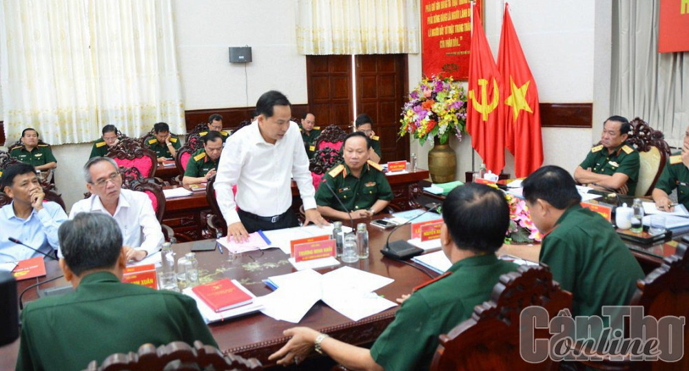 Đồng chí Lê Quang Mạnh, Ủy viên Trung ương Đảng, Bí thư Thành ủy Cần Thơ, phát biểu tại hội nghị.