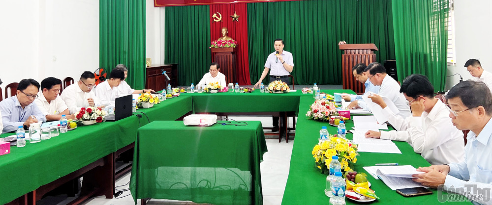 Khắc phục hạn chế, nỗ lực thực hiện tốt công tác quy hoạch, quản lý quy hoạch Ông Dương Tấn Hiển, Phó Chủ tịch Thường trực UBND TP Cần Thơ phát biểu chỉ đạo tại hội nghị.