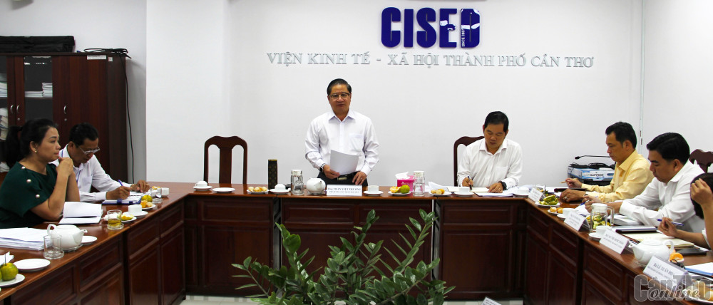 Phát huy vai trò tham mưu giúp thành phố tận dụng tốt cơ hội phát triển kinh tế - xã hội Đồng chí Trần Việt Trường phát biểu tại hội nghị.