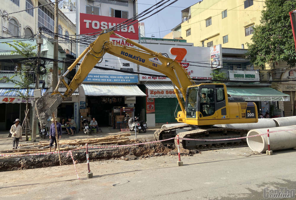 Đẩy nhanh tiến độ thực hiện các công trình, sớm hoàn trả mặt đường