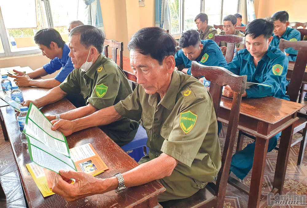 Buổi sinh hoạt pháp luật chuyên đề do Trung tâm TGPL Nhà nước TP Cần Thơ thực hiện tại huyện Thới Lai.