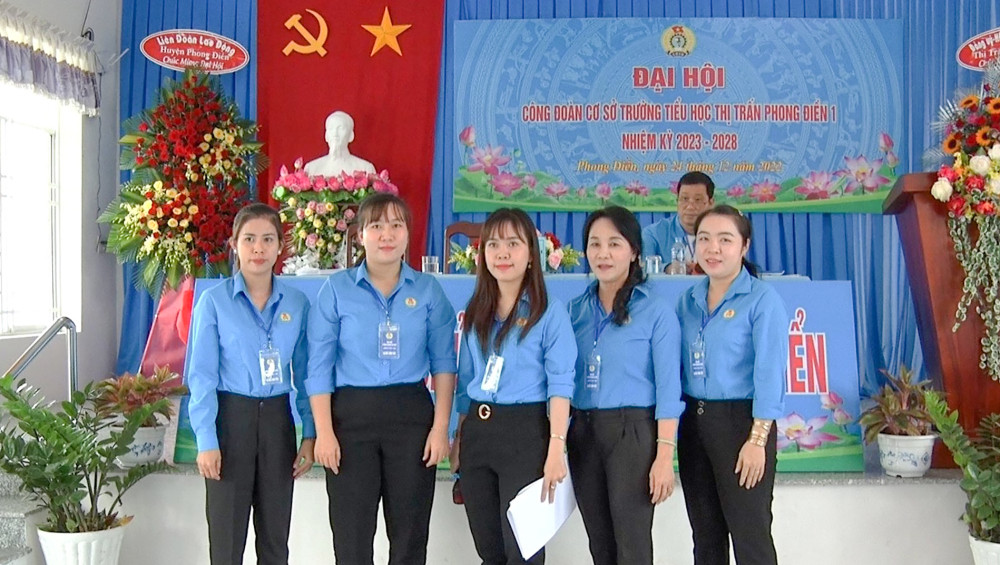 Ban Chấp hành CĐCS Trường Tiểu học thị trấn Phong Điền 1, nhiệm kỳ 2023-2028 ra mắt ĐH. Ảnh: CTV